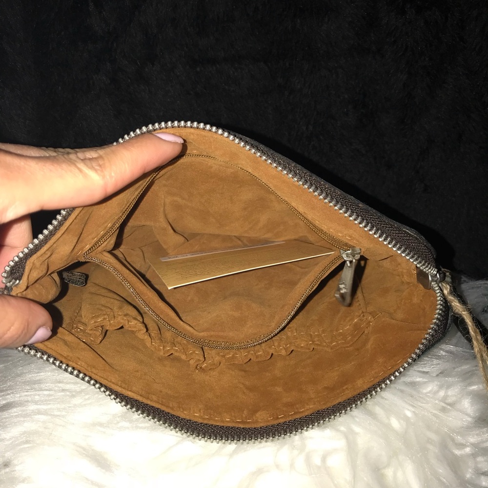 Patricia Nash Turquoise Tooled Cassini Wristlet - Picture 4 of 7